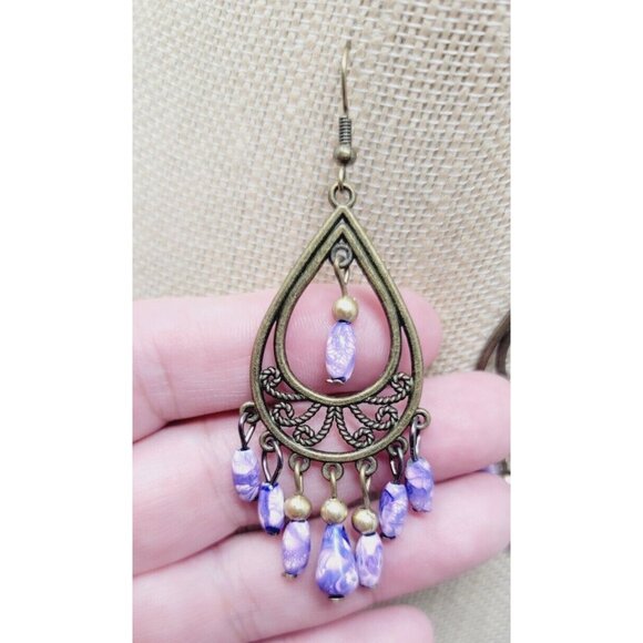 Vintage Brass Tone Pink & Purple plastic beaded Boho Dangly Earrings - Picture 2 of 3